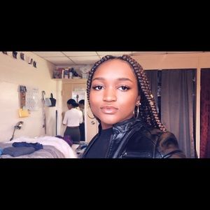 Meet your Posher, Corinn